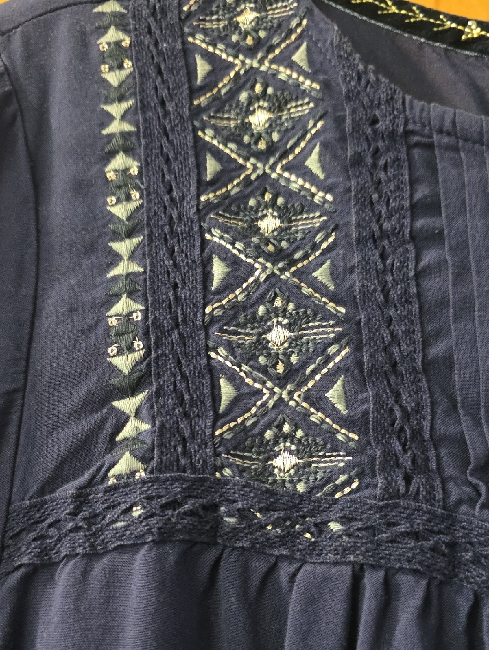 Knox Rose Embroidered Top - Picture 5 of 8
